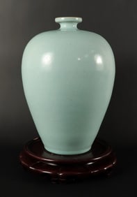 Chinese fine vase