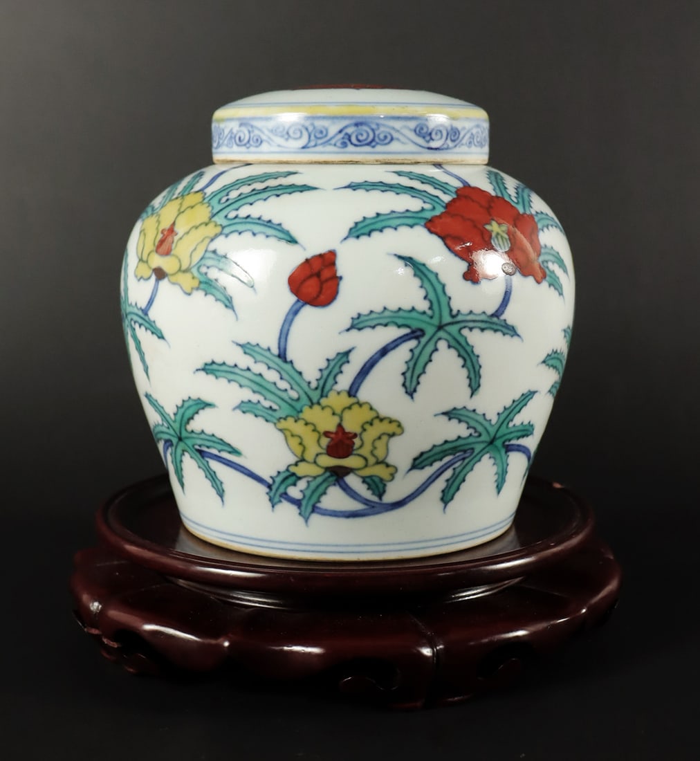 Chinese fine lidded jar (1 of 7)