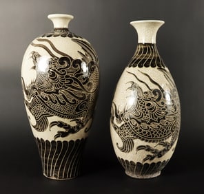 2 Chinese fine black vase