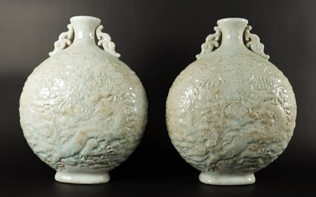 2 Chinese flask vase