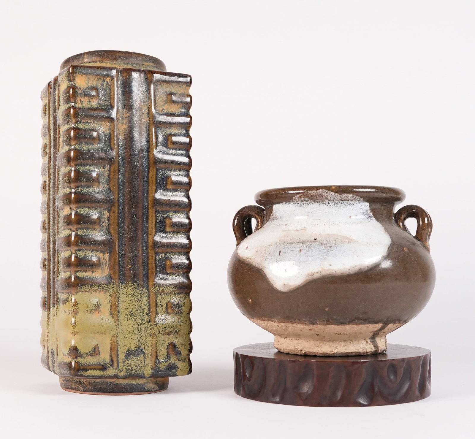 Lots Chinese porcelain items: Lots Chinese porcelain items. Largest H: 9" x W: 3.4."