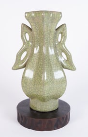 Chinese crackled vase