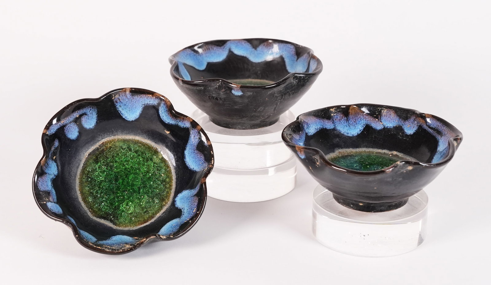 Lots Asian tea bowls: Lots Asian tea bowls. H: 1.6" x W: 4.5."