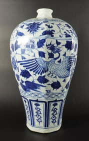 Chinese tall b/w vase