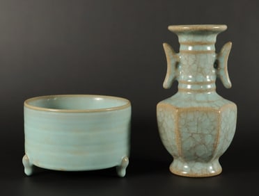 2 Chinese celadon vase
