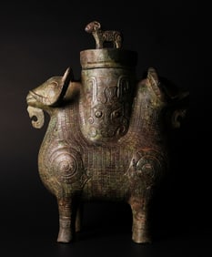 Chinese important bronze vessel