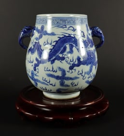 Chinese fine b/w handled vase