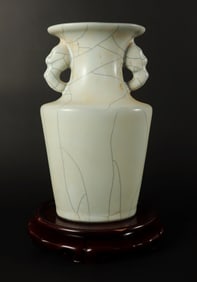 Chinese crackled vase