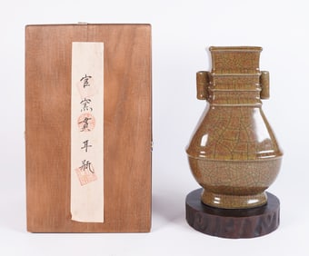 Chinese fine crackled vase