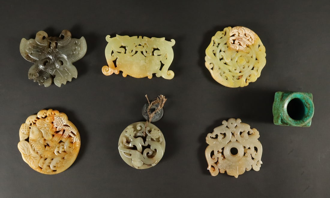 Lots Chinese carvings: Lots Chinese carvings, some are jade.