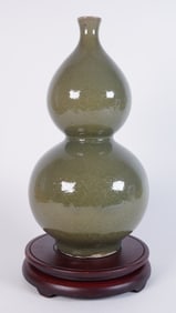 Chinese green gourd vase