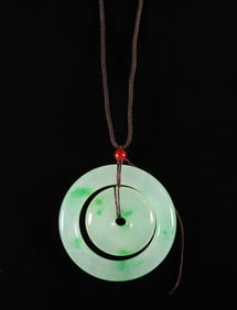 Chinese fine carved necklace