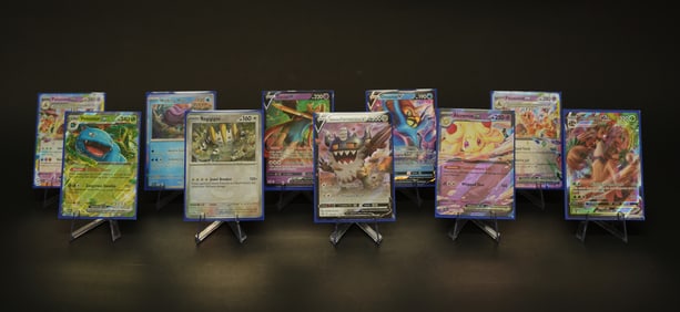 Lots hologram Pokemon cards