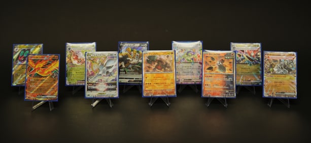Lots hologram Pokemon cards