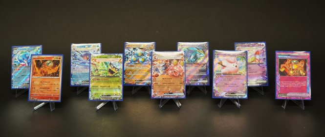 Lots hologram Pokemon cards