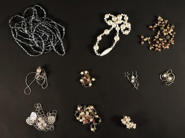 Lots vintage jewelry