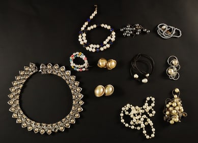 Lots vintage jewelry