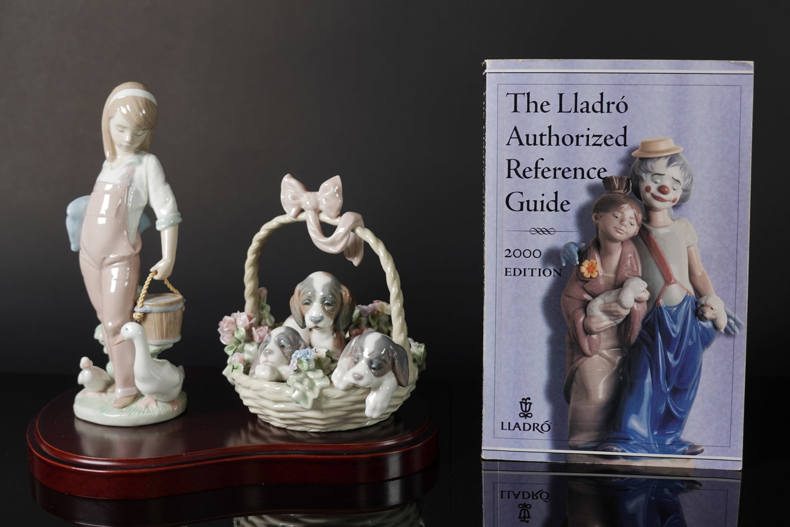 Lots Lladro figurine: Lots Lladro figurine. Largest H: 6" x W: 4.2."