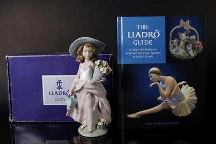 A Lladro girl figurine with box