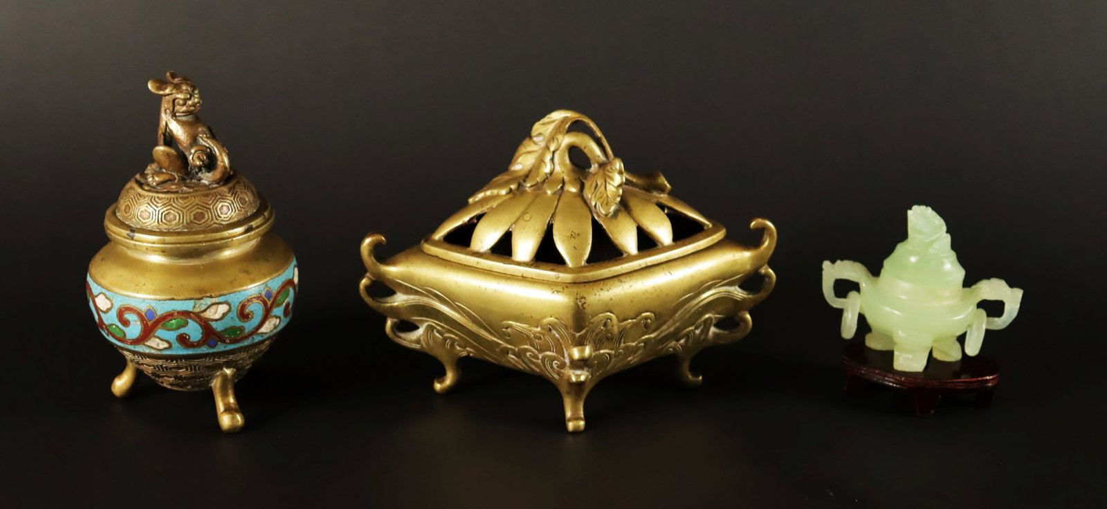 Lots Asian style censer: Lots Asian style censer, some are possible jade, and others are brass. Largest H: 4.5" x W: 6."