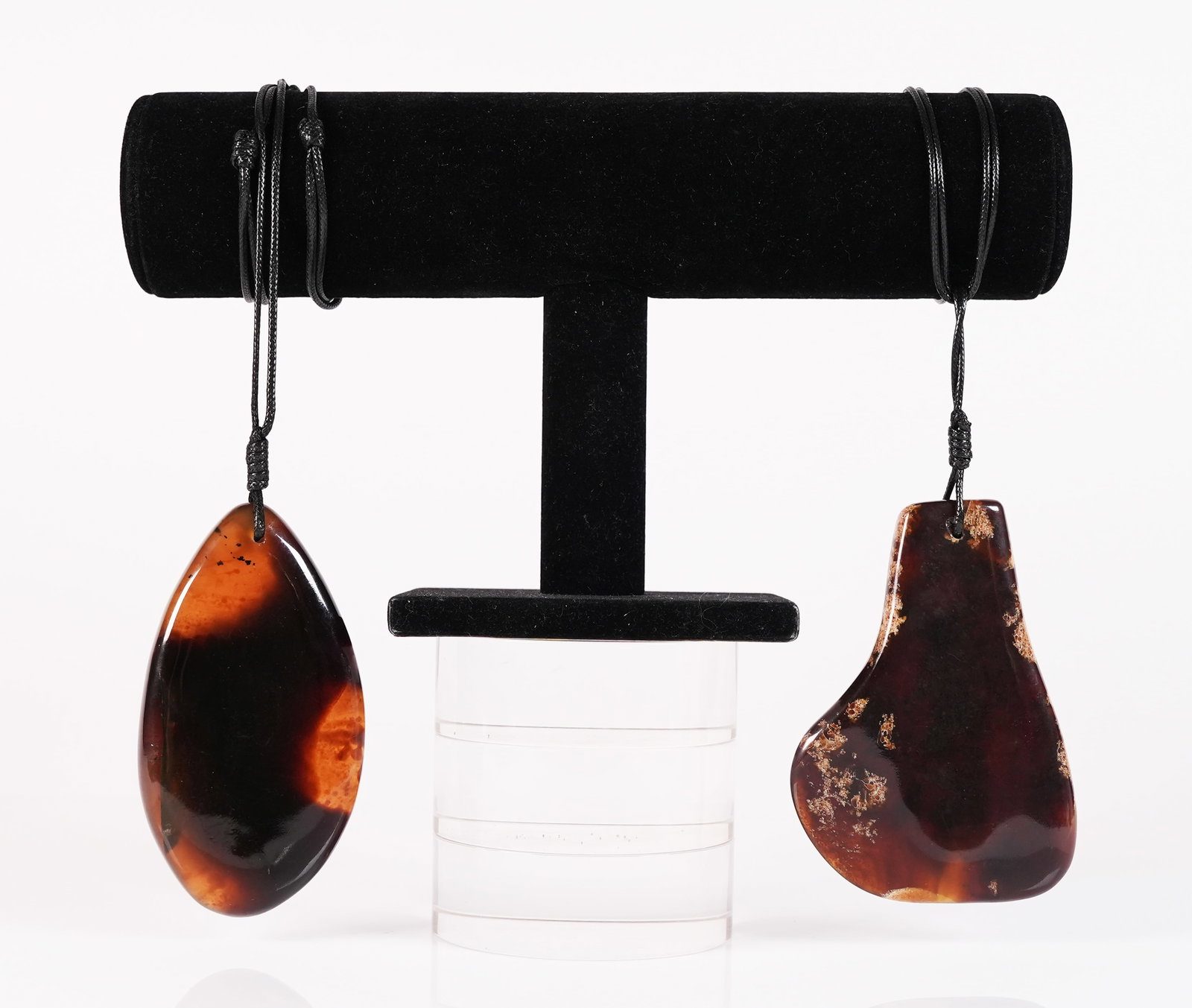 Lots amber items: Lots amber items.