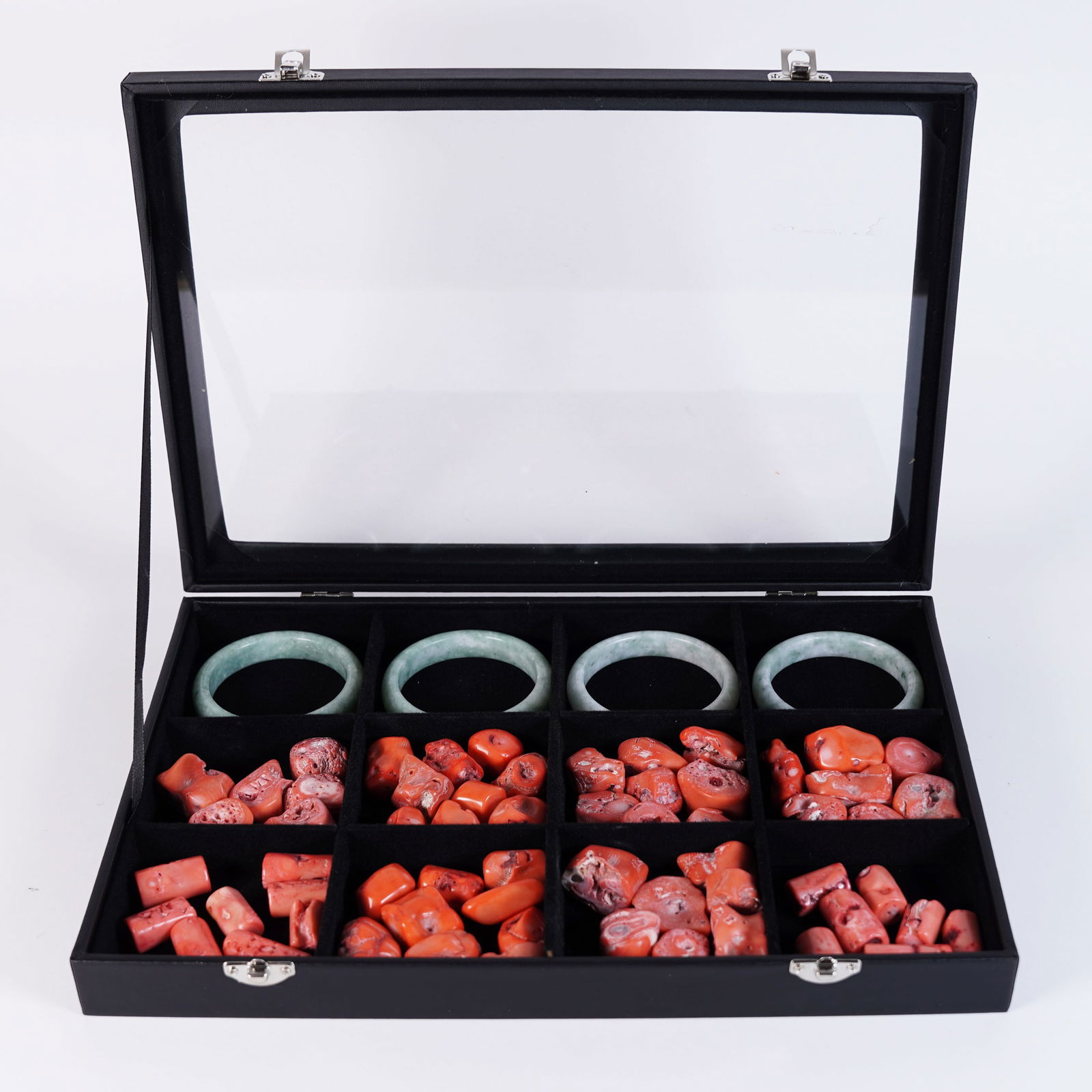 Lots corals and jadeite: Lots corals and jadeites.