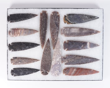 Lots vintage arrowheads