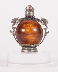 A fancy Tibetan snuff bottle
