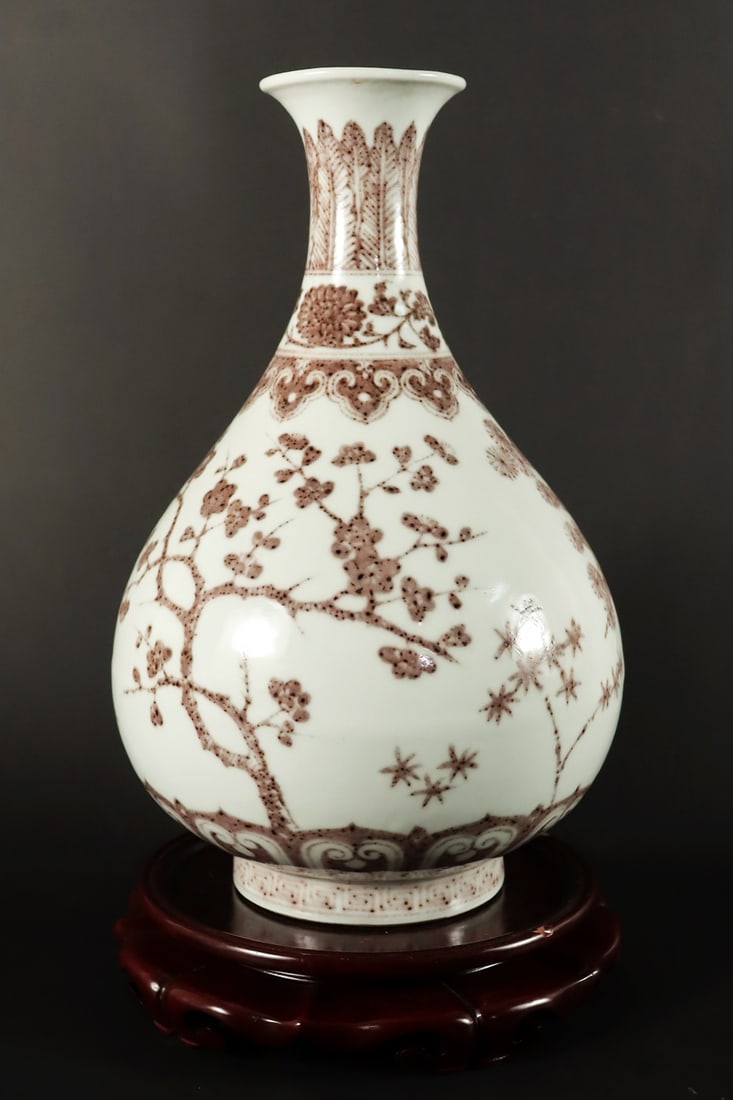 Chinese important copper red vase: Chinese important copper red vase. H: 11" x W: 6.5."