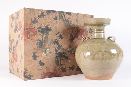 Chinese ceramic pot with box