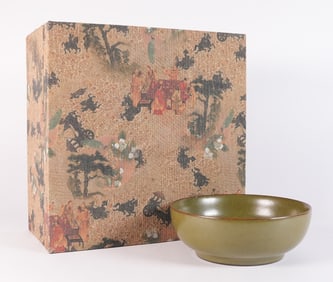 Chinese fine green bowl with box