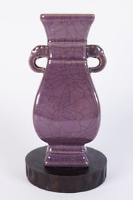 Chinese fine handled vase