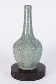 Chinese fine crackled vase