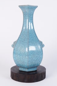 Chinese crackled vase