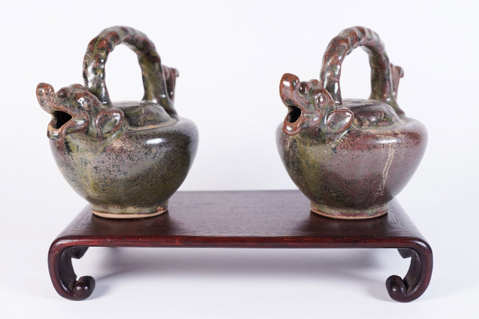 Lots Chinese pottery: Lots Chinese pottery. H: 6.5" x W: 8.5."