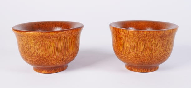 2 Chinese fine cups