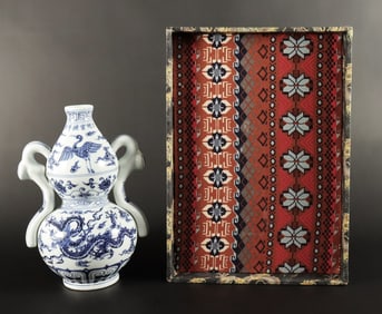 Chinese fine gourd vase with heavy box
