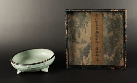 Chinese crackled censer with box