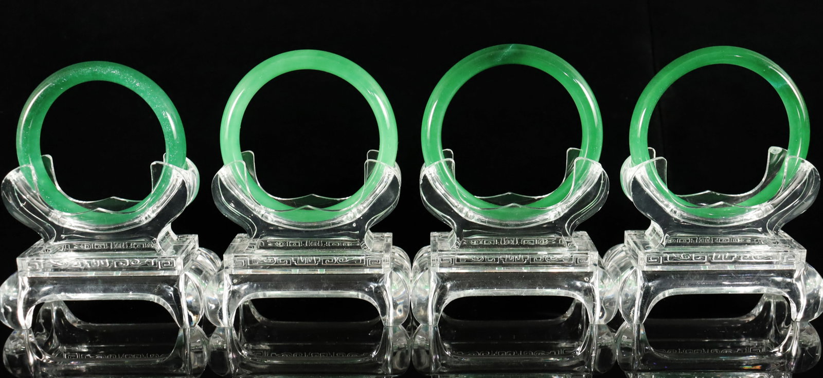 Lots Chinese apple green bangles: Lots Chinese apple green bangles.