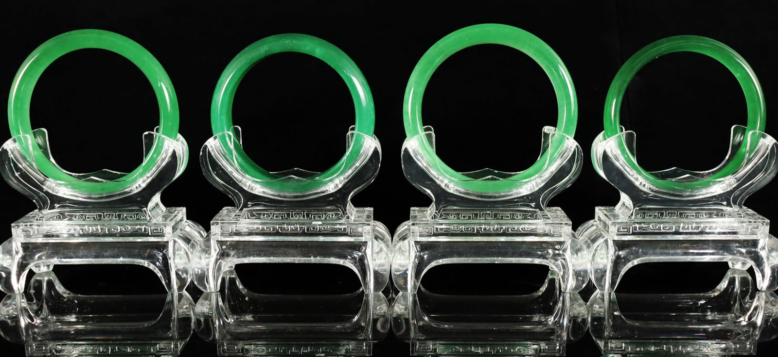Lots Chinese apple green bangles: Lots Chinese apple green bangles.