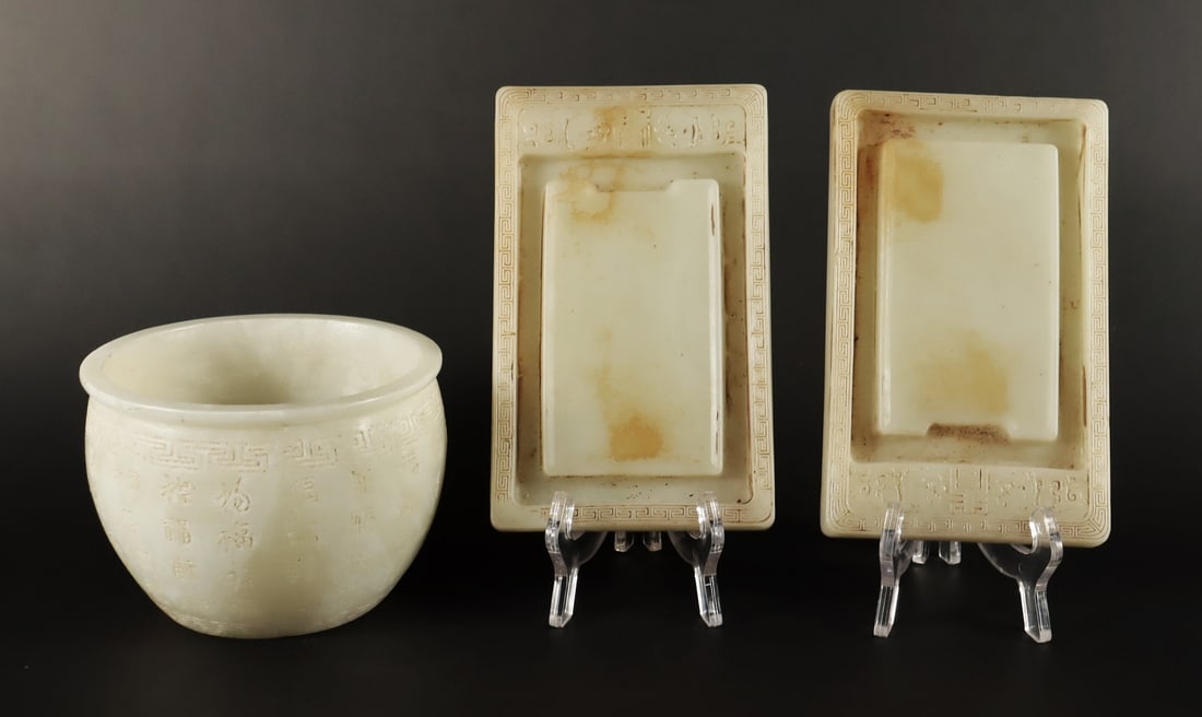 Lots Chinese jade like items: Lots Chinese jade like items, ungraded. All sales are final, no return. H: 7.5" x W: 1.5."