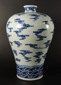 Chinese important dragon vase