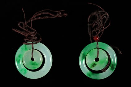 2 Chinese round pendants