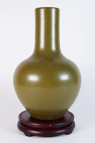 Chinese fine green vase