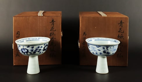 2 Chinese b/w cups with box