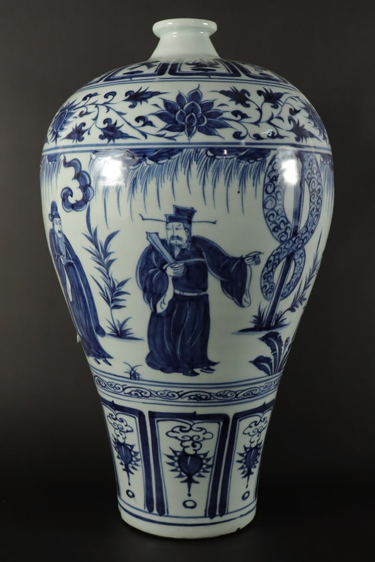 Chinese tall b/w dragon vase: Chinese fine tall dragon vase. H: 17.5" x W: 10."