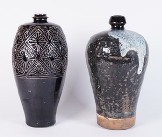 2 Chinese black vase