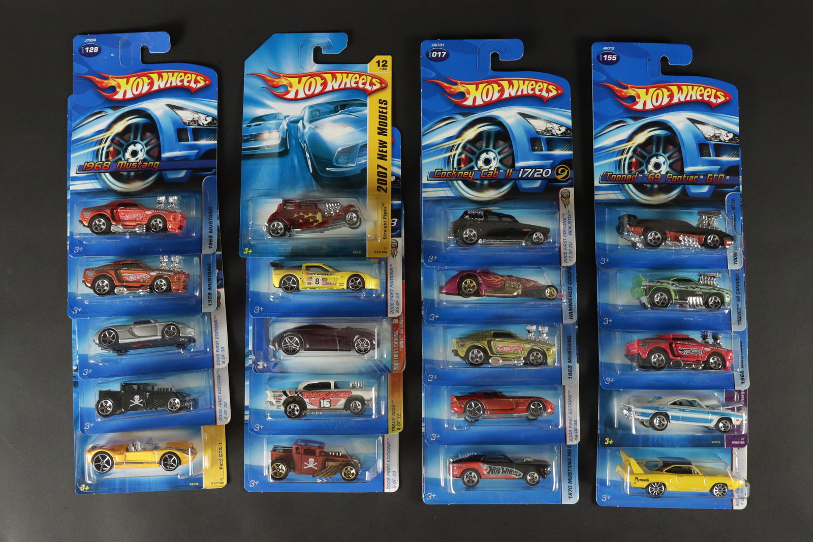 Lots Hot Wheels in original package (1 of 6)