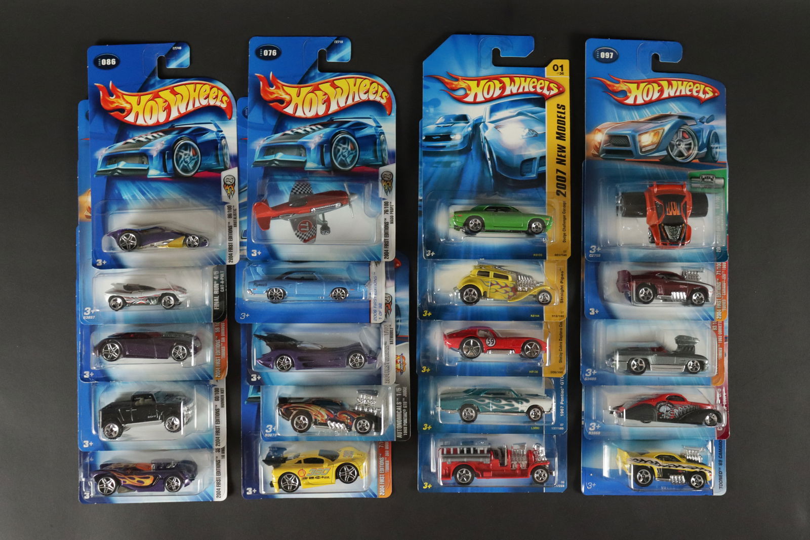 Lots Hot Wheels in original package (1 of 6)