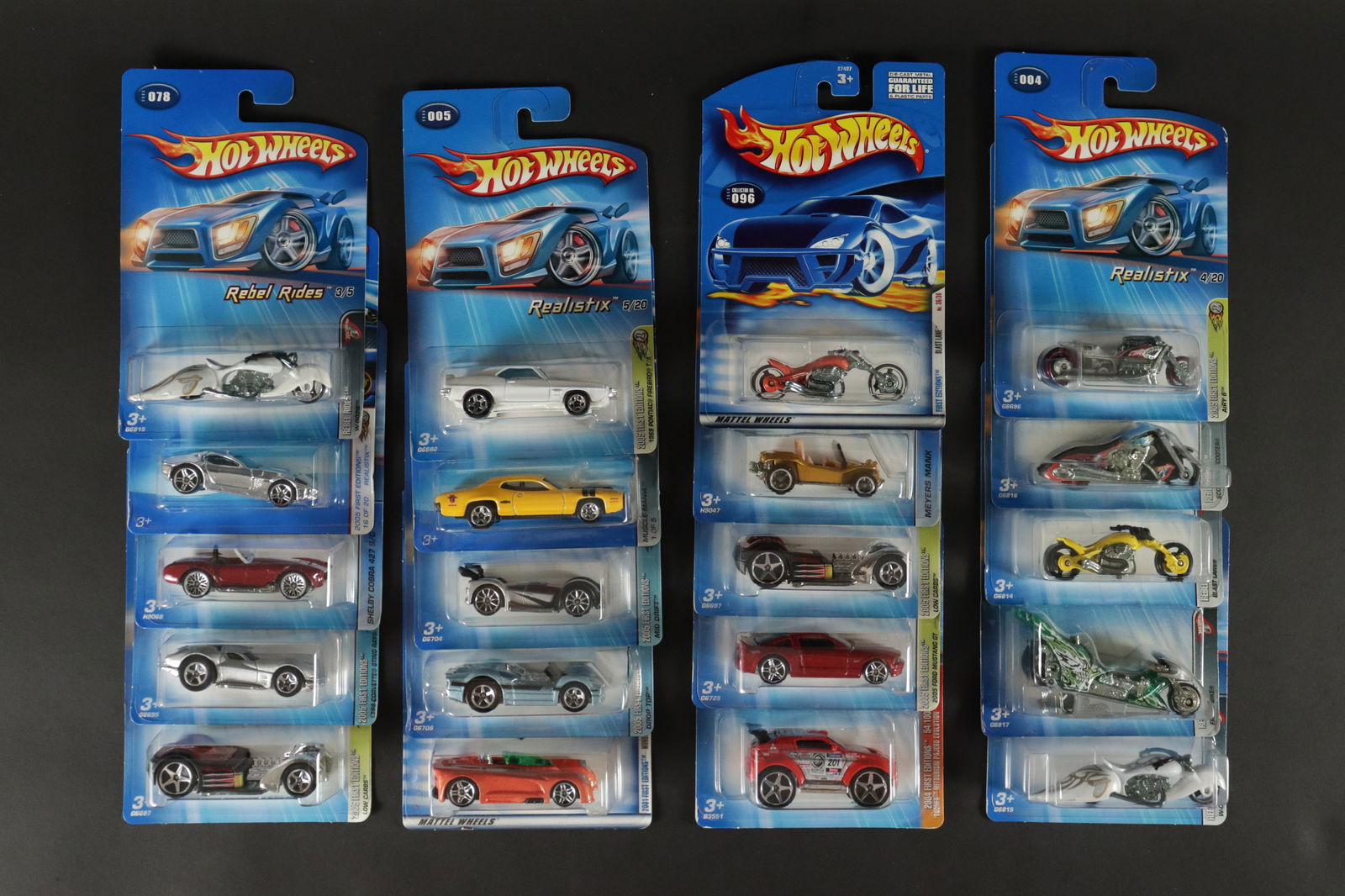 Lots Hot Wheels in original package (1 of 6)